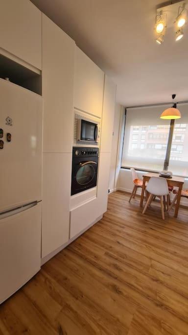Apartamento Precioso Piso, Luminoso Y Calido En Santander, Con Parking Gratuito Con Acceso Directo Al Piso Santander
