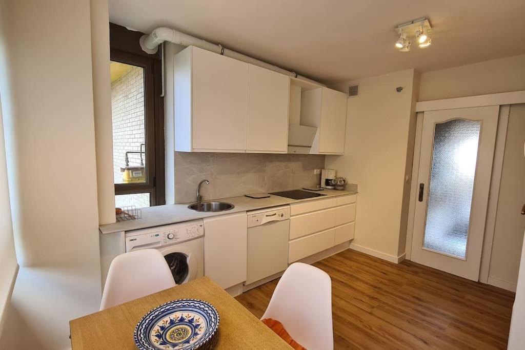 Apartamento Precioso Piso, Luminoso Y Calido En Santander, Con Parking Gratuito Con Acceso Directo Al Piso *