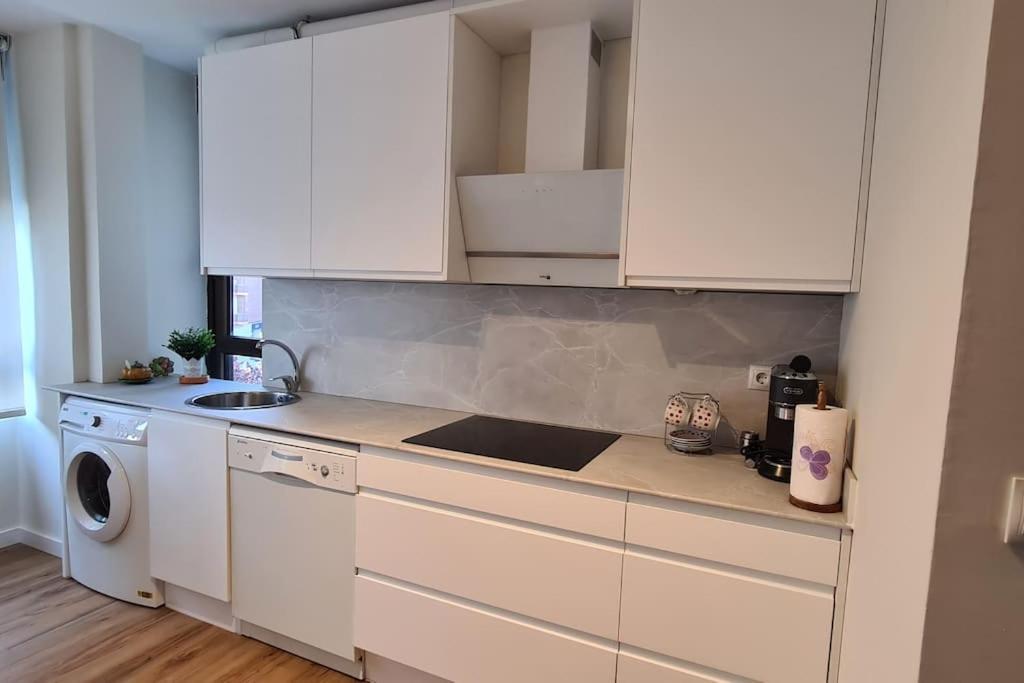 Precioso Piso, Luminoso Y Calido En Santander, Con Parking Gratuito Con Acceso Directo Al Piso Apartamento