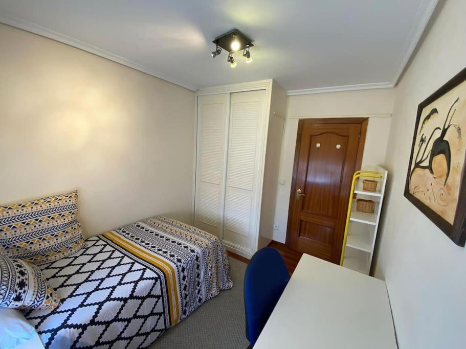 Apartamento Precioso Piso, Luminoso Y Calido En Santander, Con Parking Gratuito Con Acceso Directo Al Piso Santander