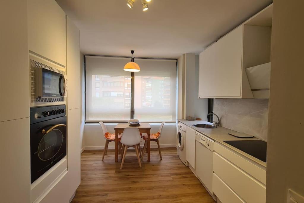 Apartamento Precioso Piso, Luminoso Y Calido En Santander, Con Parking Gratuito Con Acceso Directo Al Piso Santander